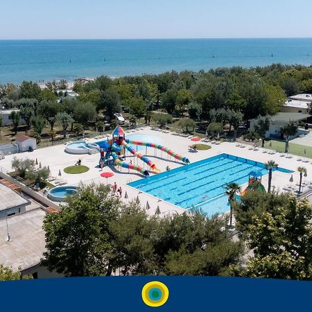 Отель Club Del Sole Stork Family Collection Джулианова Экстерьер фото