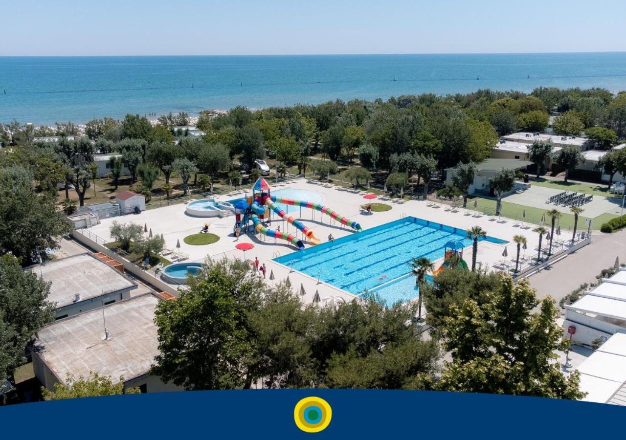 Отель Club Del Sole Stork Family Collection Джулианова Экстерьер фото
