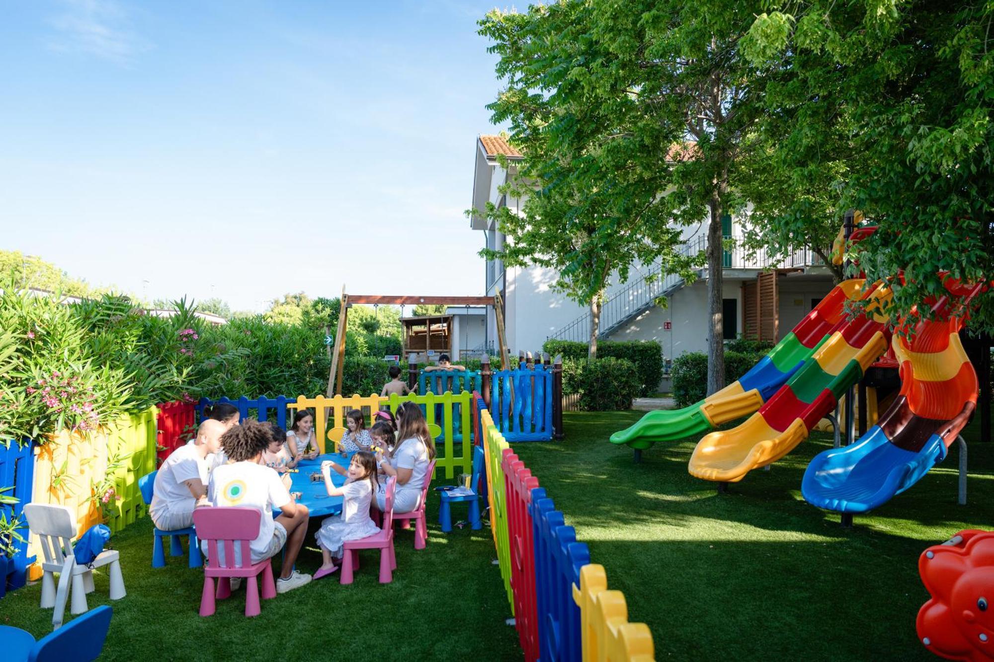 Отель Club Del Sole Stork Family Collection Джулианова Экстерьер фото
