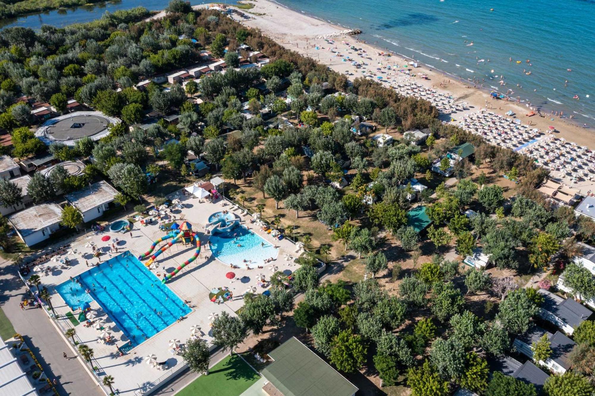 Отель Club Del Sole Stork Family Collection Джулианова Экстерьер фото
